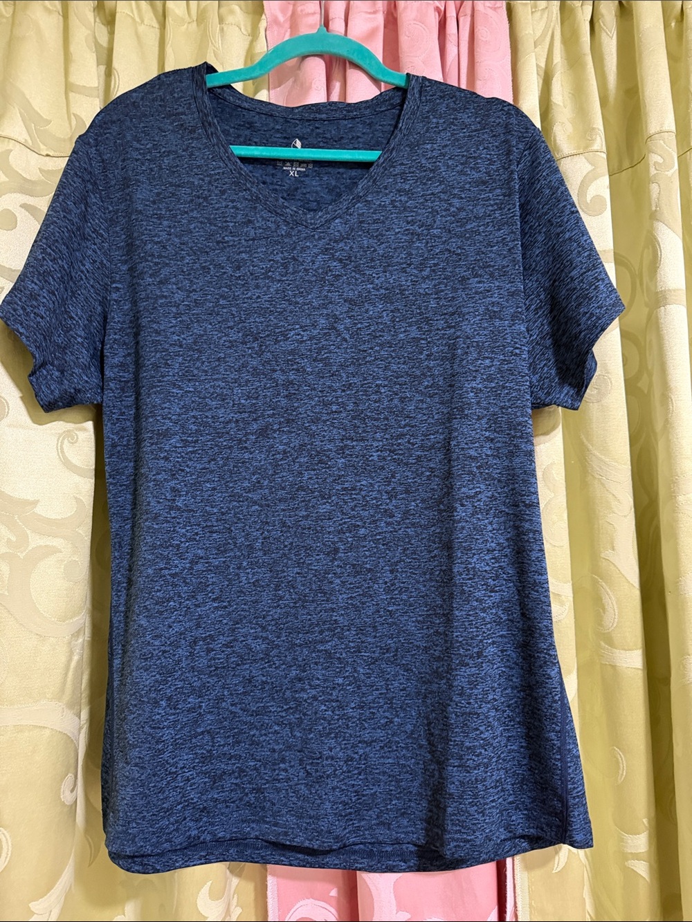 Men's Short Sleeve V-Neck Tee in Heather Navy